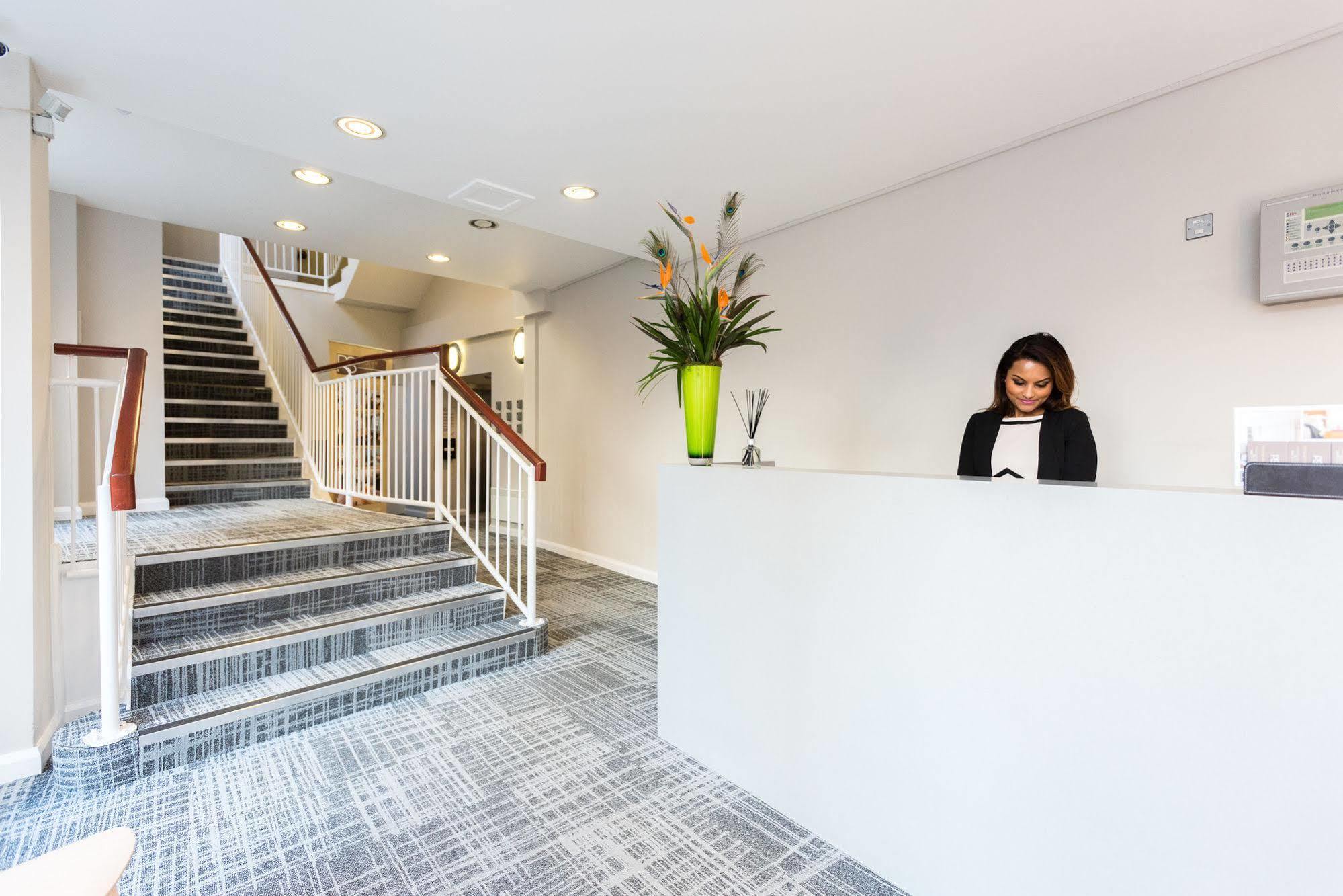Premier Suites 독서 외부 사진